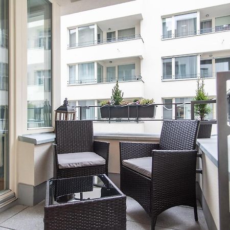 Apartment With Balcony Prag Exteriör bild