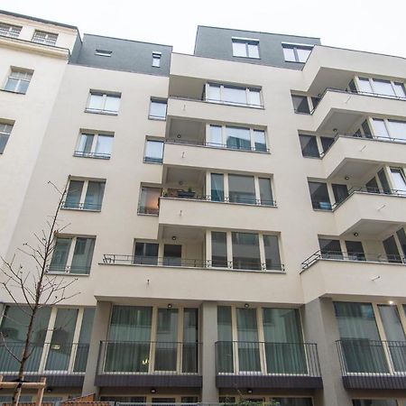 Apartment With Balcony Prag Exteriör bild