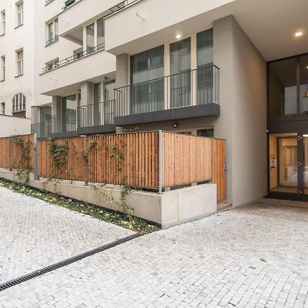 Apartment With Balcony Prag Exteriör bild