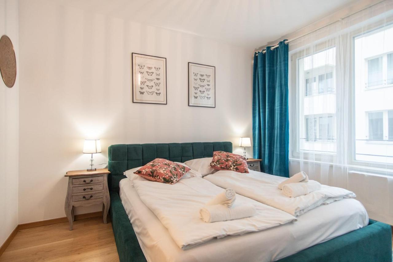 Apartment With Balcony Prag Exteriör bild