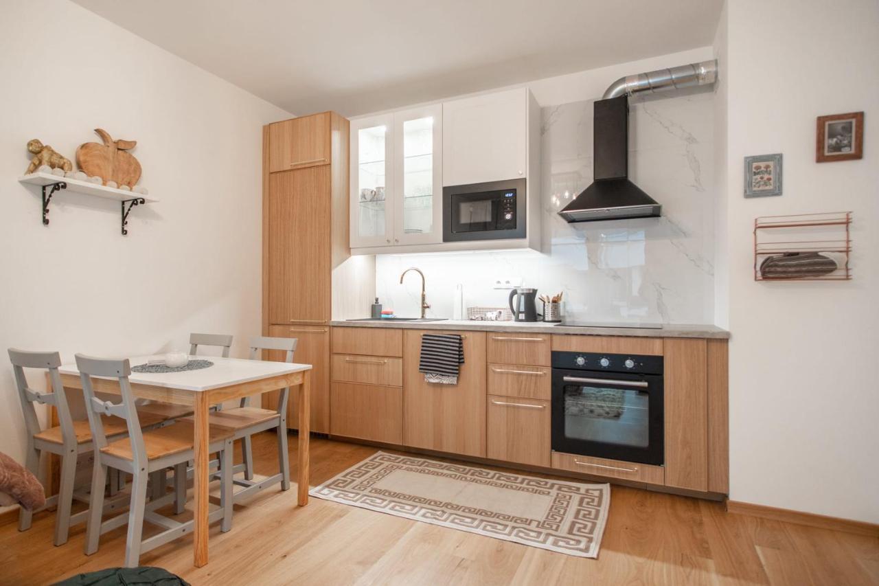 Apartment With Balcony Prag Exteriör bild