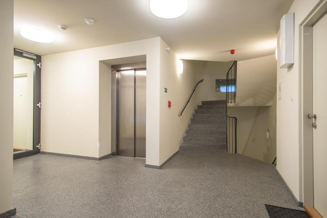 Apartment With Balcony Prag Exteriör bild