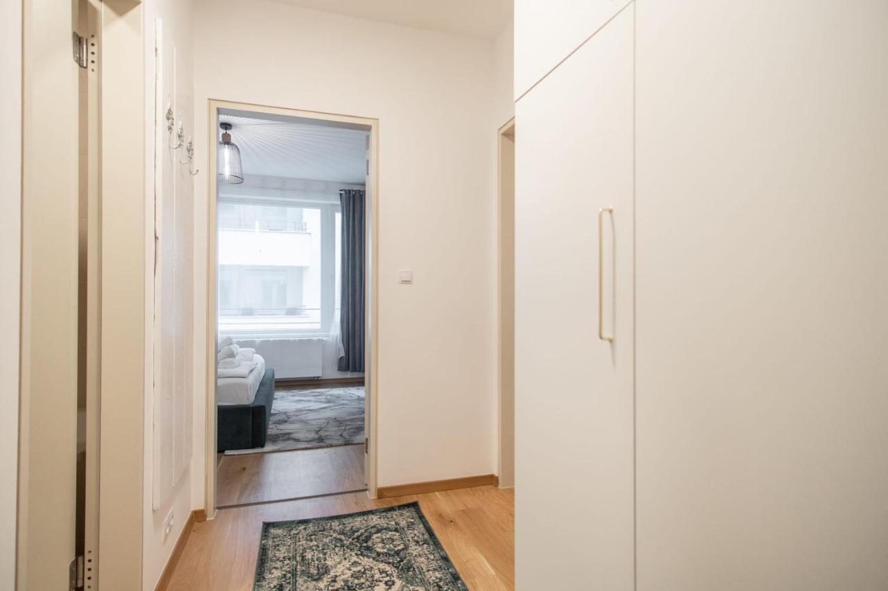 Apartment With Balcony Prag Exteriör bild