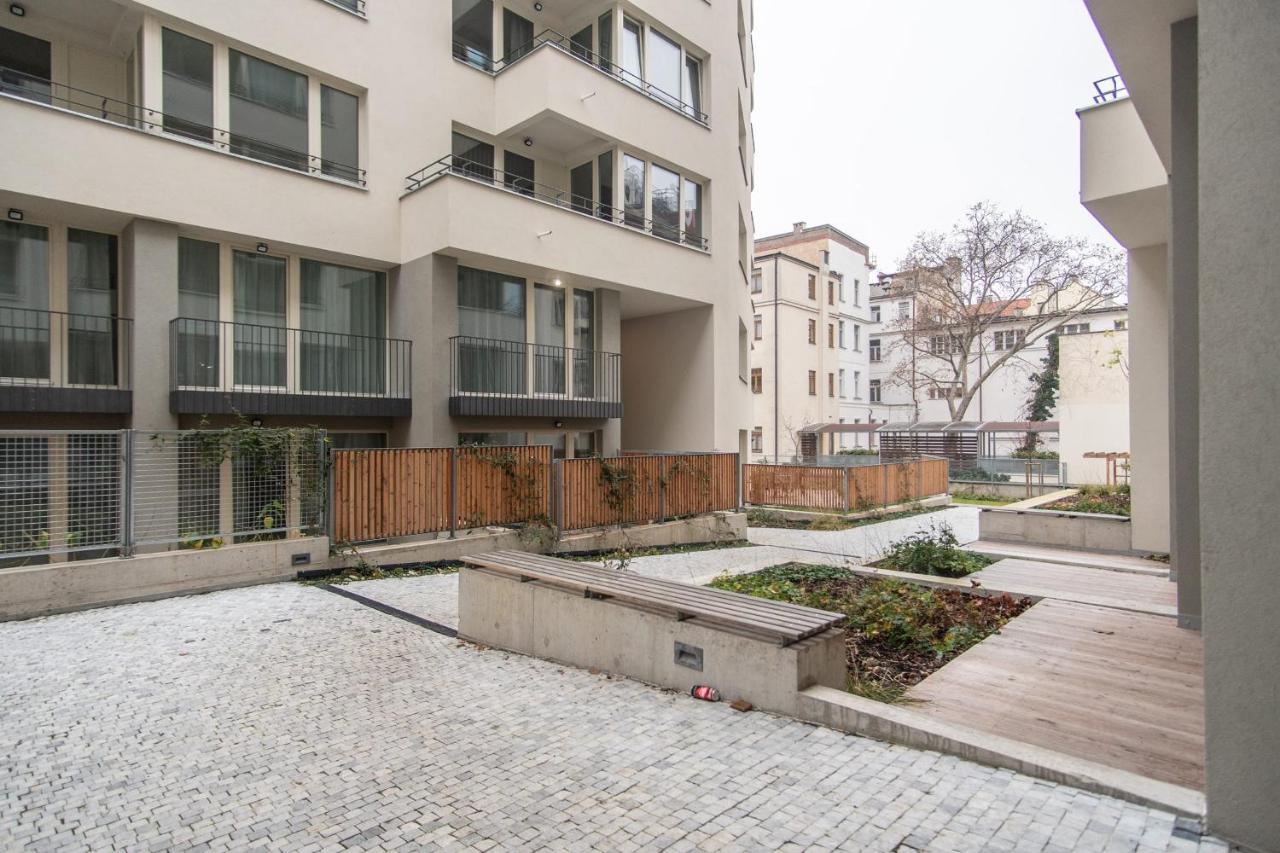 Apartment With Balcony Prag Exteriör bild